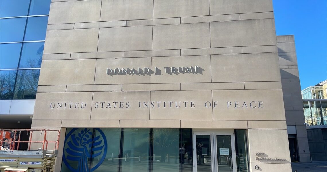 Новини світу - Інститут миру США перейменували на честь Трампа