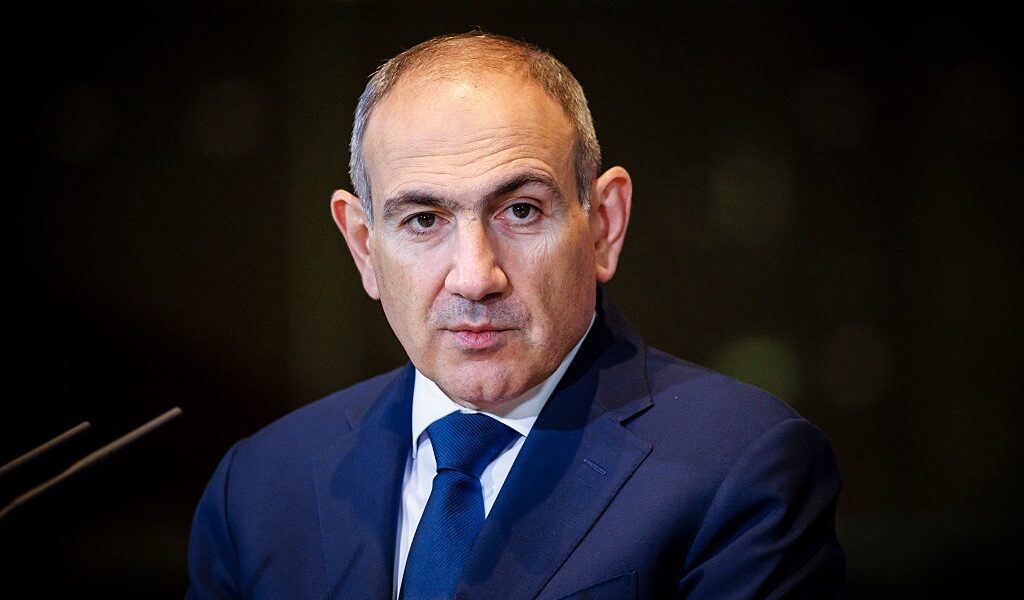 Новини світу - Літак Пашиняна не зміг сісти у Москві через атаку дронів