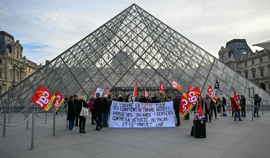 Новини світу - Лувр закрили через страйк працівників музею