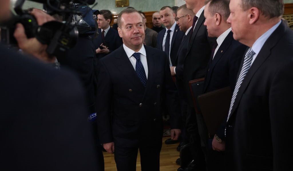 Новини світу - Медведєв пригрозив ЄС війною через активи РФ