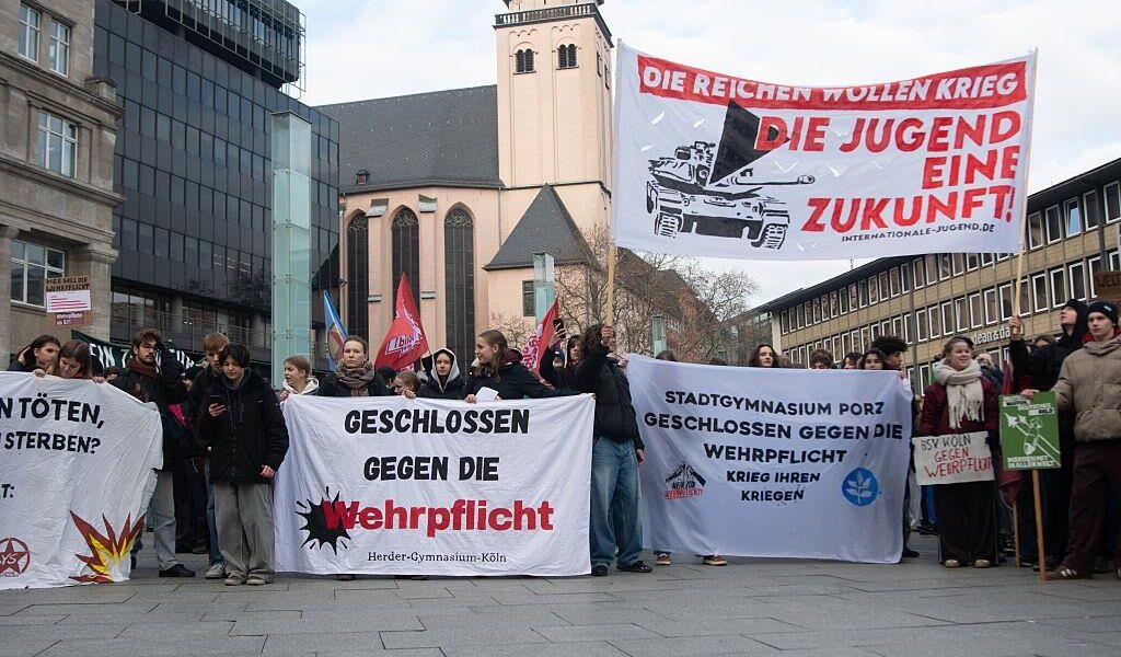 Новини світу - Німецькі студенти почали протести проти відновлення військової служби