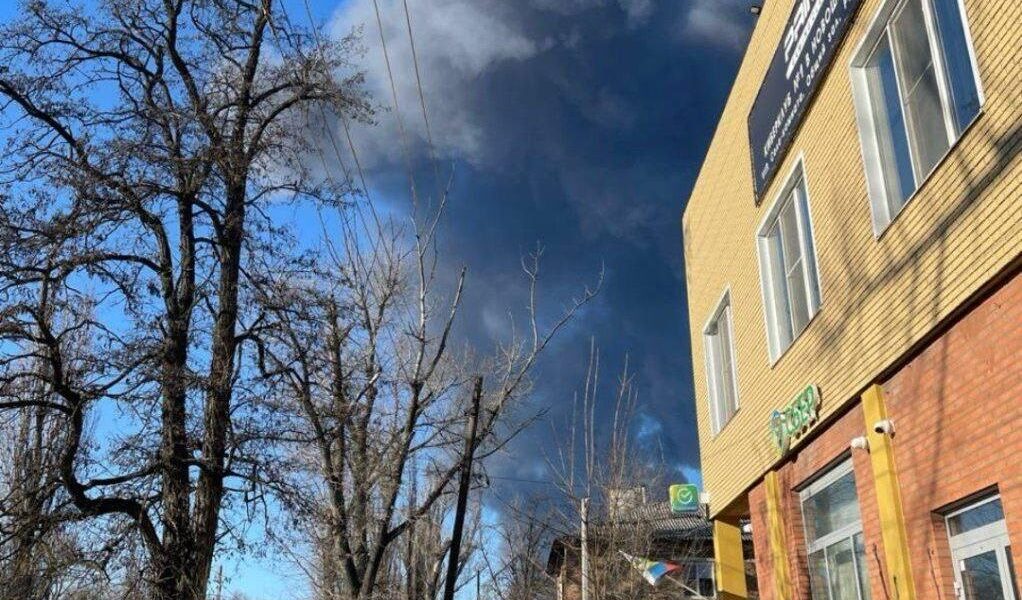 Новини світу - Новошахтинський НПЗ загорівся після "10 вибухів"