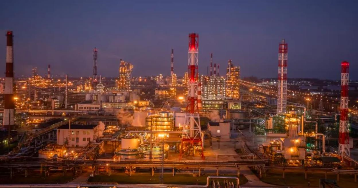 Новини бізнесу - Один із найбільших НПЗ Росії зупинив роботу після атаки дронів - ЗМІ