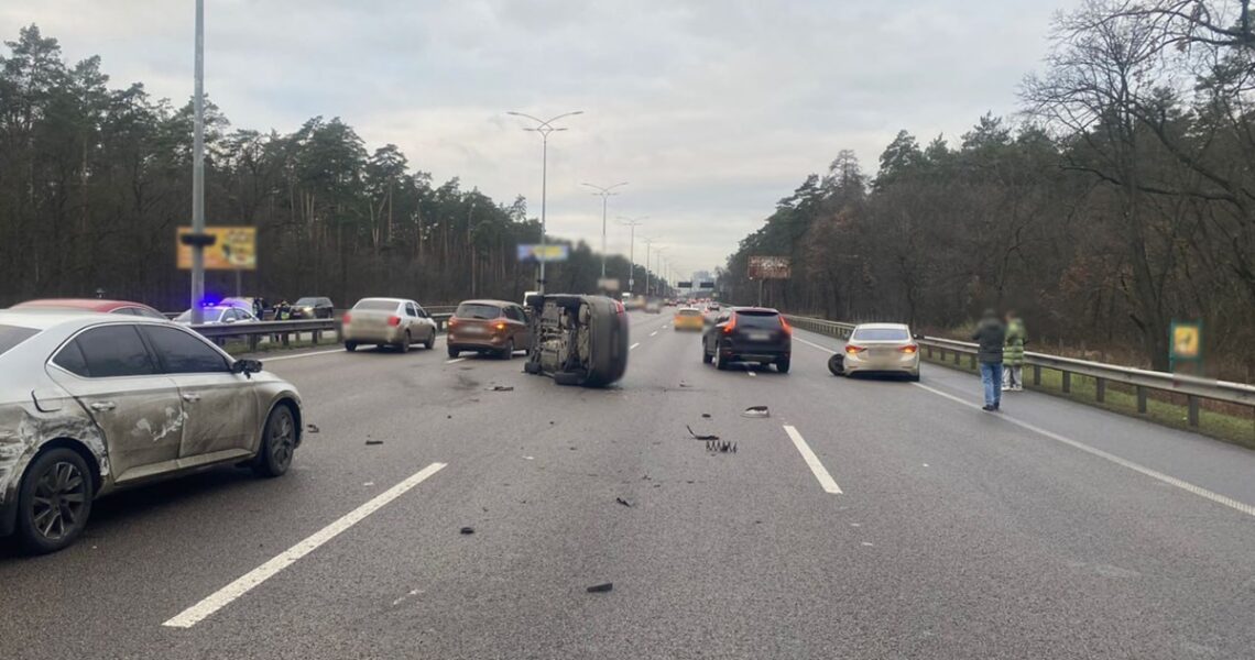 Новини України - Під Києвом сталась масштабна ДТП за участі кількох авто