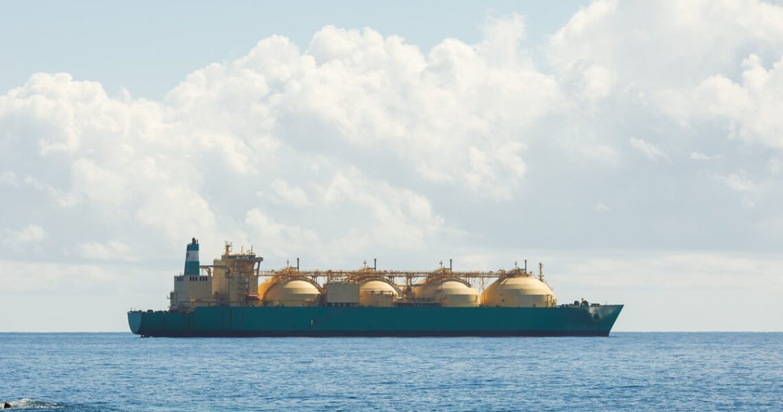 Новини світу - Підсанкційний порт Газпрому відновив постачання ЗПГ до Китаю