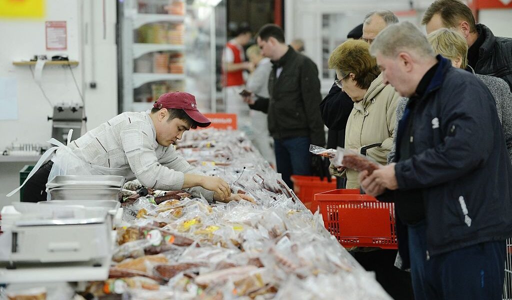 Новини світу - Росіяни економлять на їжі: виробництво скоротилося вперше за 15 років