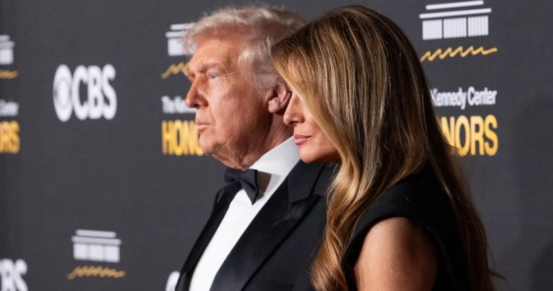 Новини культури - Трампи показали різдвяний портрет