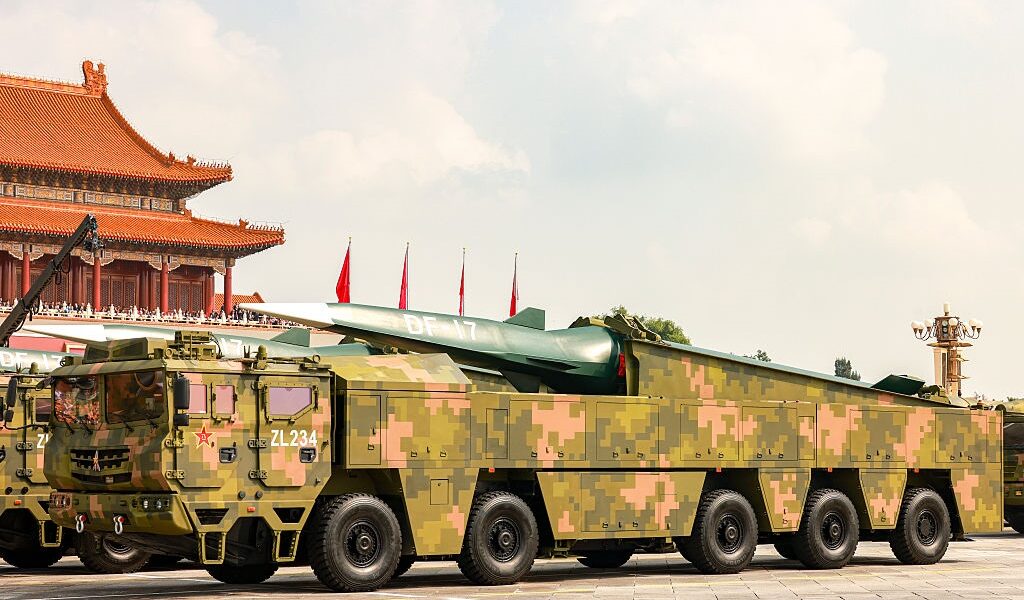 Новини світу - У Китаї заявили про створення наддешевої гіперзвукової ракети