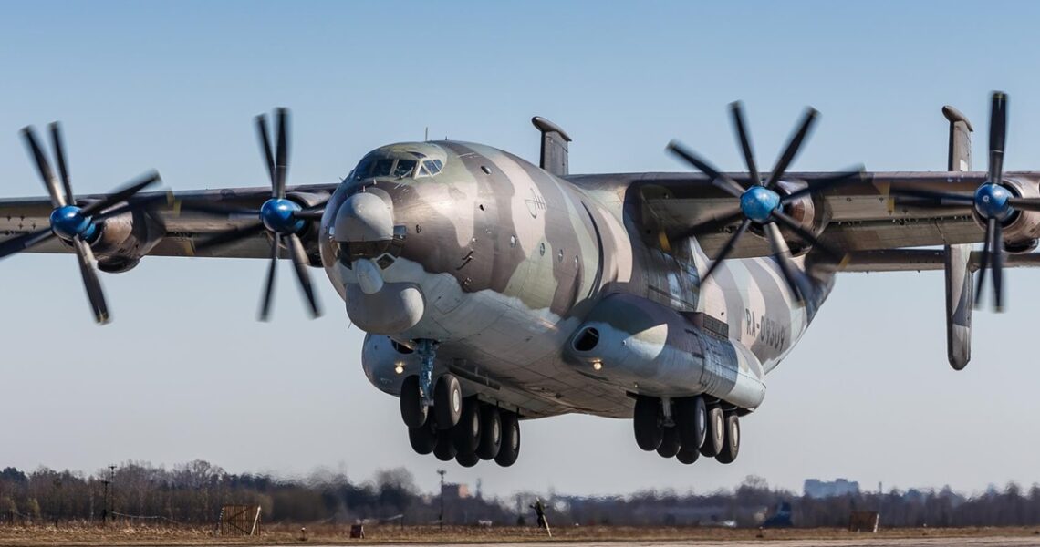 Новини світу - У Росії літак Ан-22 впав у водосховище