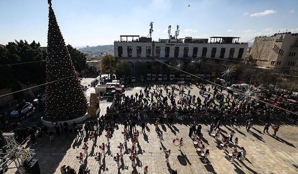 Новини світу - У Віфлеємі відновили різдвяні святкування після двох років війни в Газі