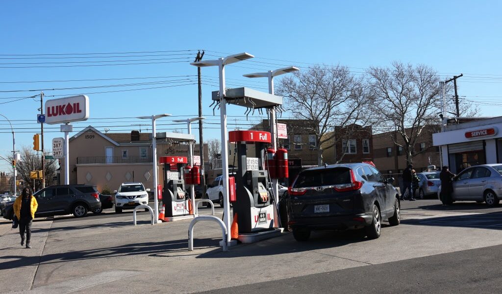 Новини бізнесу - В США Лукойл змушений працювати лишень з дрібними банками