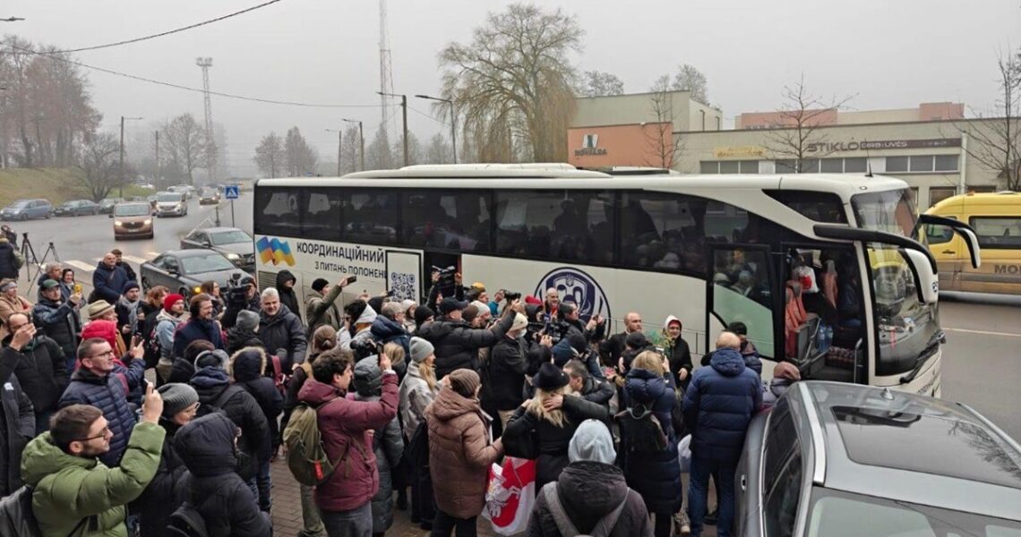 Новини світу - Всі звільнені білоруські політв'язні виїхали з України в Польщу та Литву