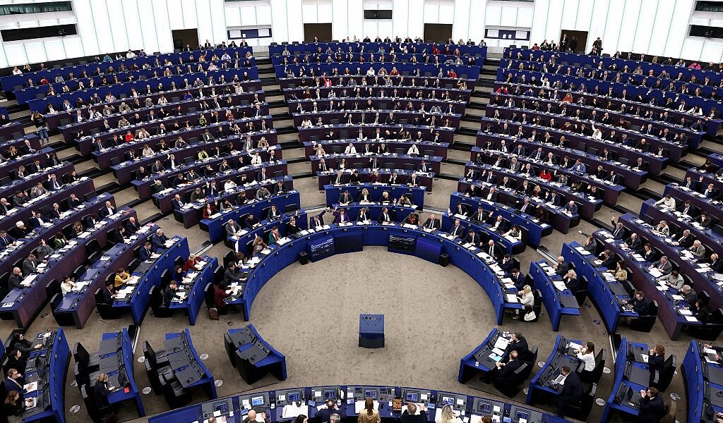Новини бізнесу - Європарламент прискорив розгляд "репараційного кредиту" Києву