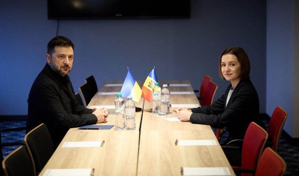 Новини України - Зеленський і Санду провели переговори у Гаазі