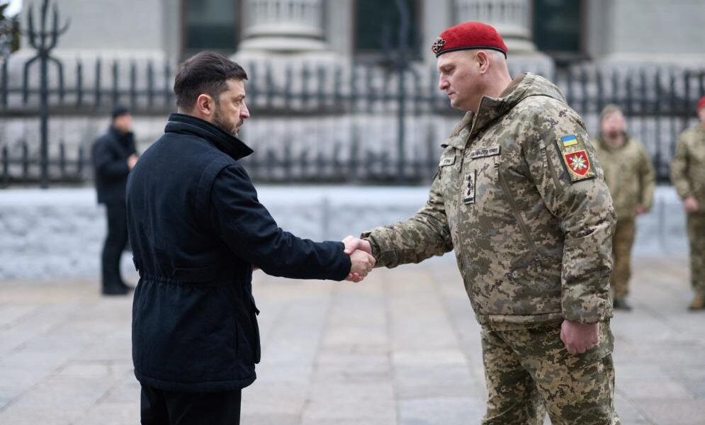 Новини України - Зеленський відзначив нагородами воїнів ракетних військ та артилерії