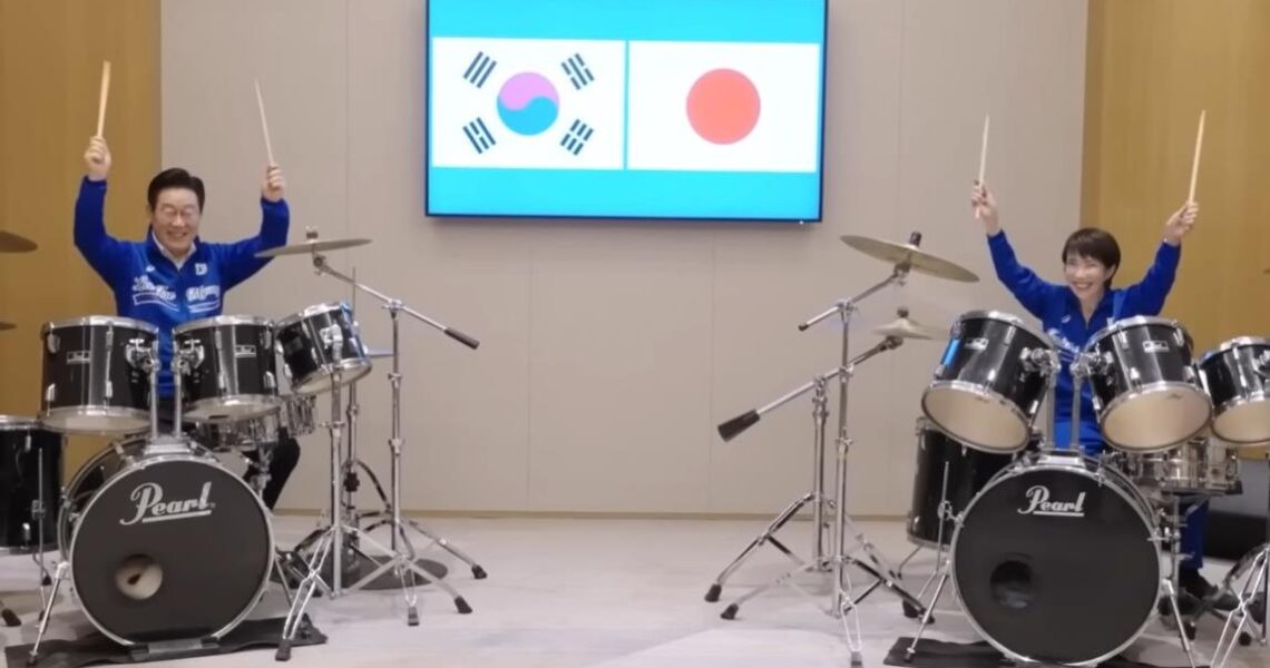 Новини світу - Лідери Японії й Південної Кореї разом зіграли на барабанах