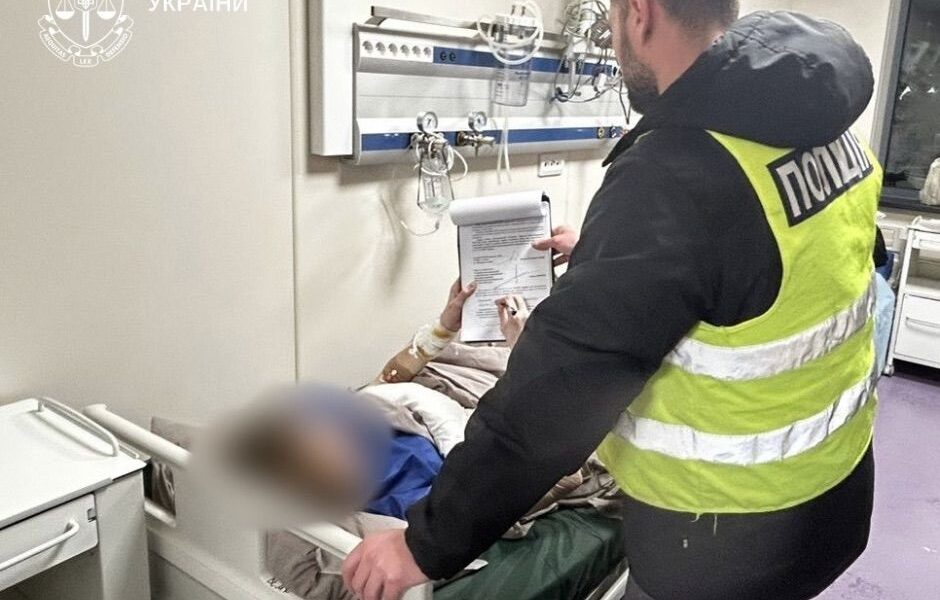 Новини Києва - Напав з ножем на вчительку та однокласника: підліток отримав підозру