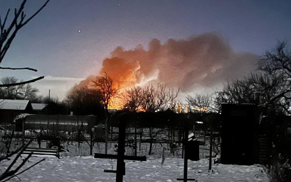 Новини світу - Перший пішов: РФ починає рік з палаючим НПЗ