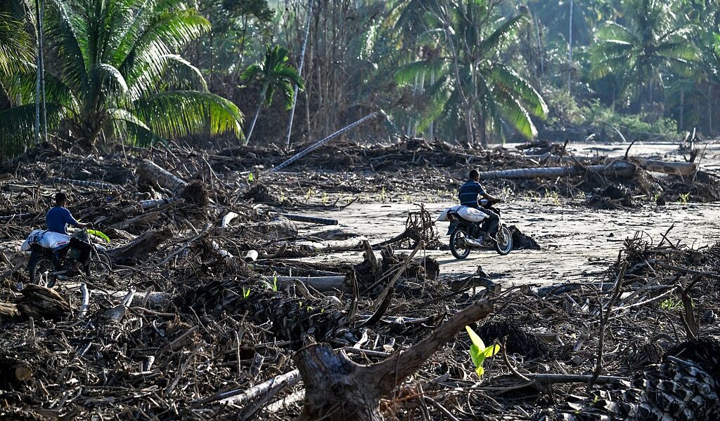 Новини світу - Руйнівна повінь на півночі Індонезії призвела до загибелі 14 осіб