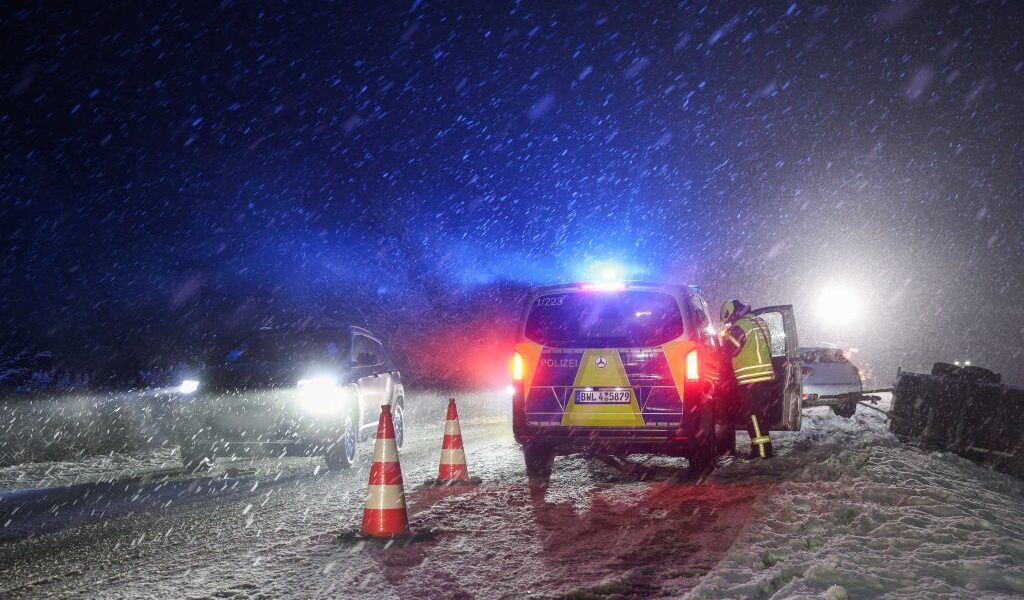 Новини світу - Сильні снігопади паралізували половину Європи