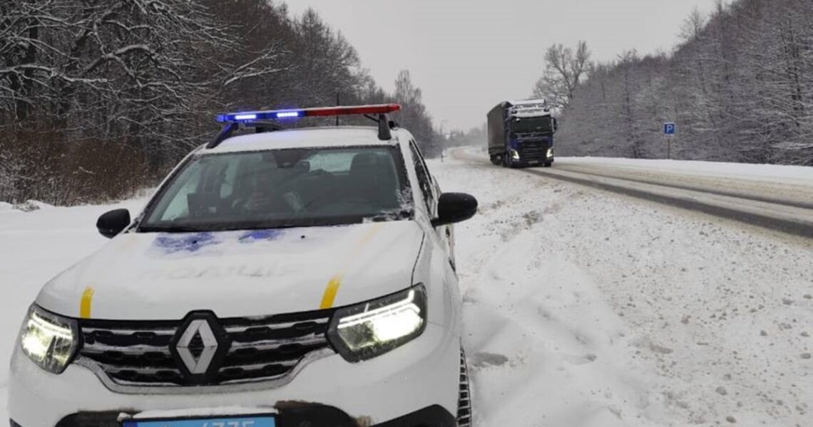 Новини України - Сильний снігопад ускладнив на трасі Київ-Чоп