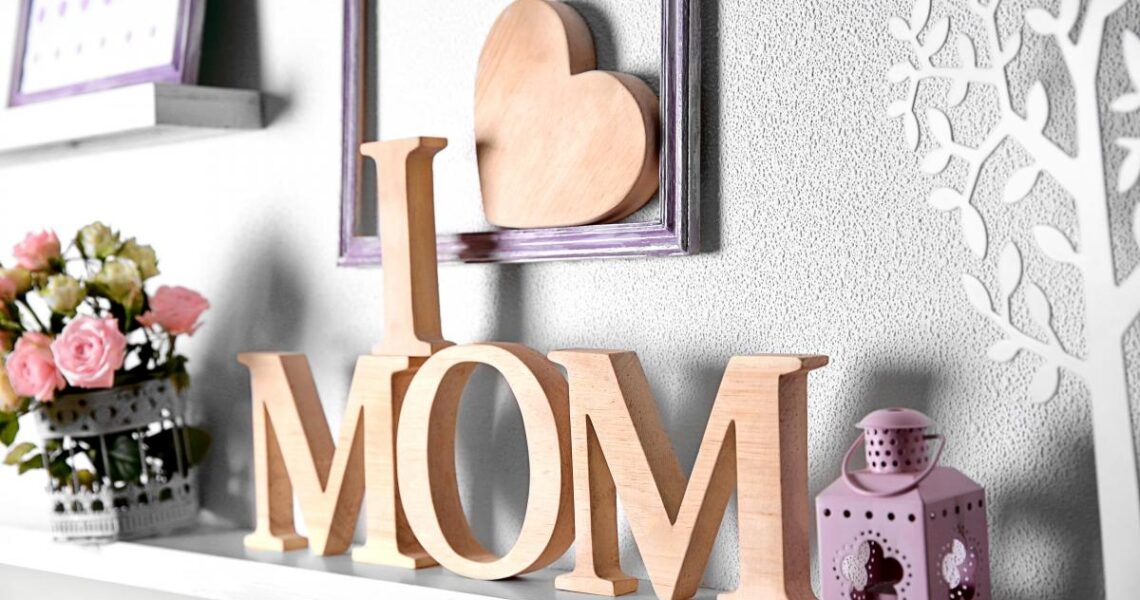 Без категорії - Свято вдячності: чим порадувати маму у її День народження