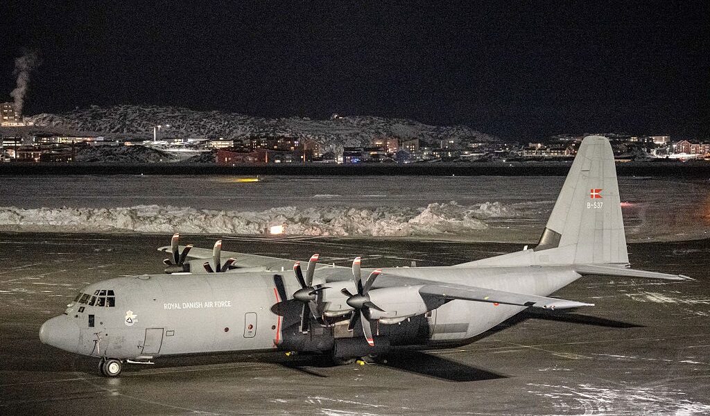 Новини світу - Цілий взвод. "Потужна" армія Європи в Гренландії