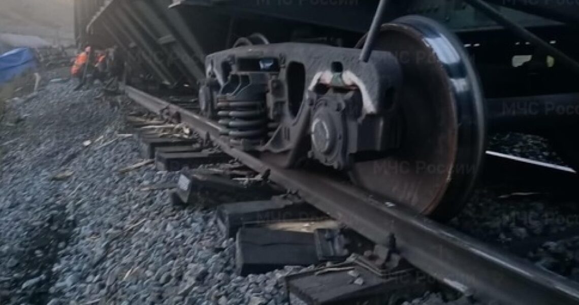 Новини світу - В Росії 35 вагонів зійшли з рейок