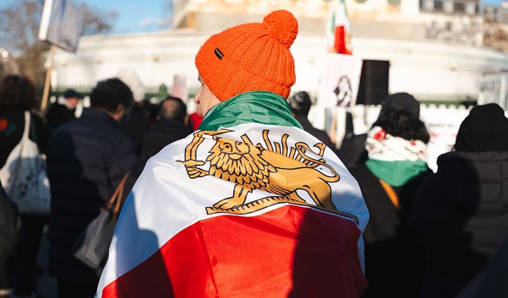 Новини світу - Влада Ірану намагається загасити протести виплатами у $6 на місяць