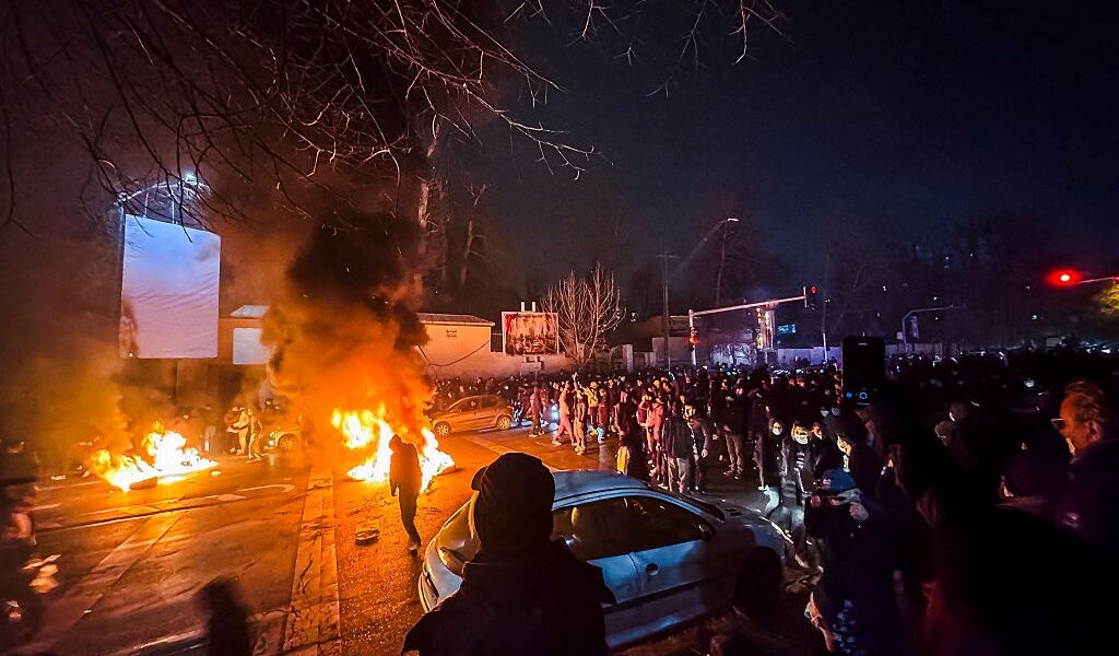 Новини світу - Влада Ірану вперше застосувала дрони проти протестувальників - ЗМІ